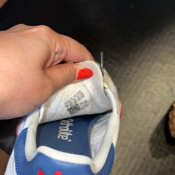 Adidas Retropy E5 in White/Red/Blue Unisex - Picture 6 of 7